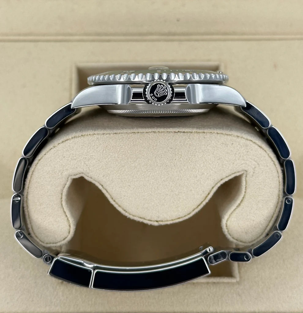 Rolex Submariner Date 40mm 116610LV Green Dial